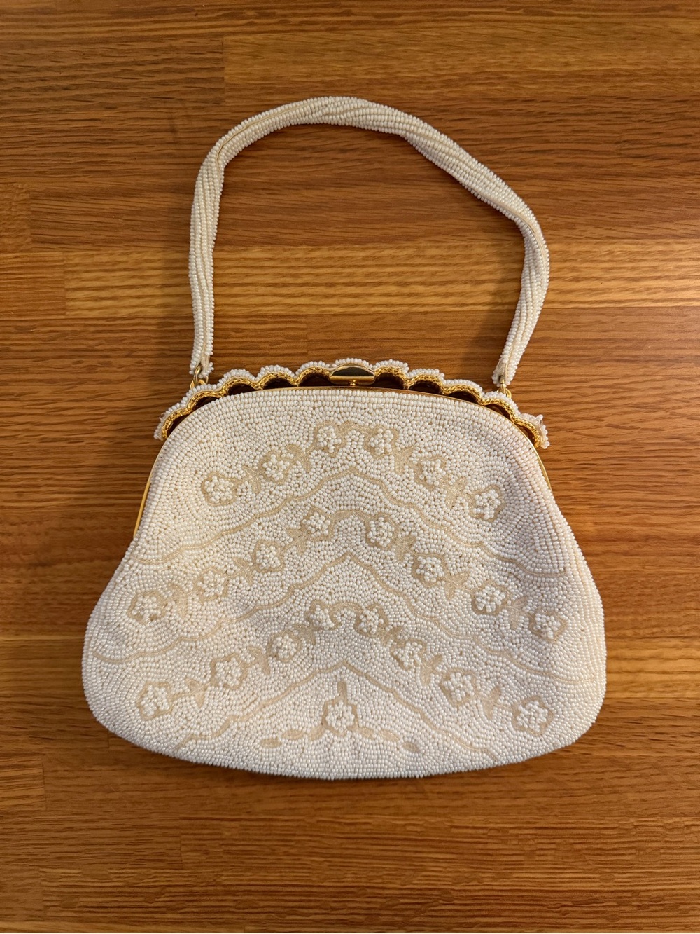 Vintage Vivant By Sarne Italian Beads Hand Beaded Ivory Handbag with clasp